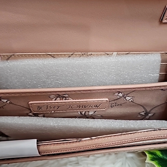 BETSEY JOHNSON BLUSH n SILVER RHINESTONE BOWS BETSEY JOHNSON CROSSBODY / WALLET - Picture 7 of 7